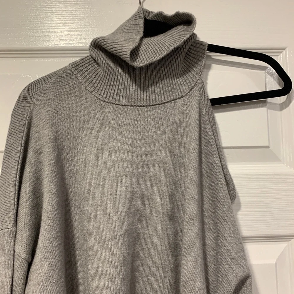 NWT Eloquii Turtleneck Cold Shoulder Sweater - Picture 4 of 9
